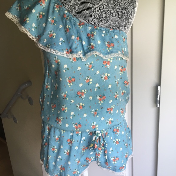 Pretty, femme, new, off shoulder floral jumpsuit - Picture 2 of 7